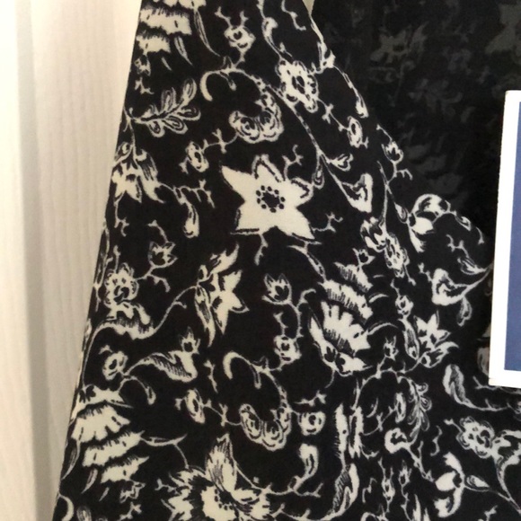 Black floral lace tank M - Picture 2 of 5